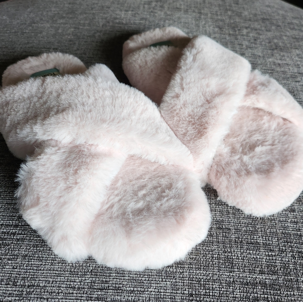 Toms Fuzzy Baby Pink Slippers, size 7
